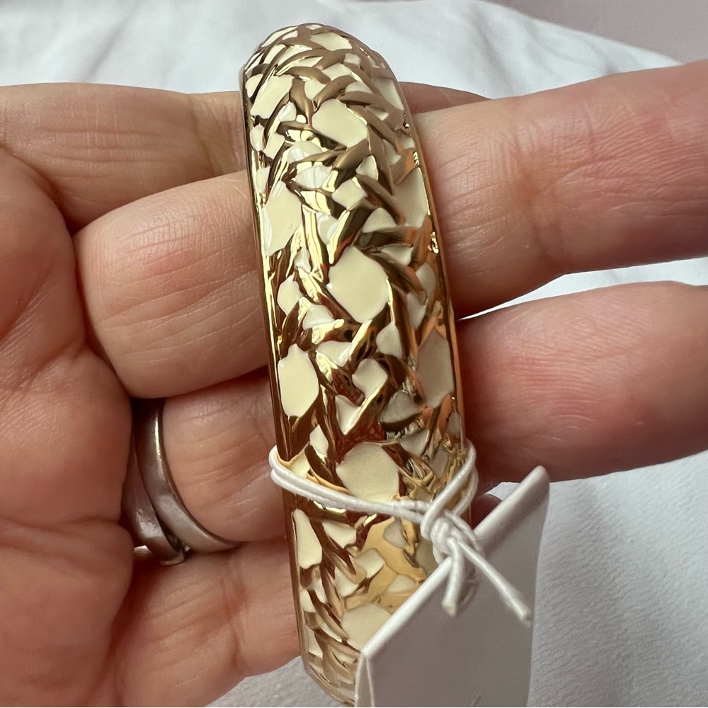 Kate Spade gold tone cream enamel wide bangle bracelet BNWT - Picture 5 of 16